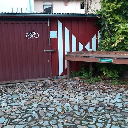 Hotel Garni & Oma'S Heuhotel 'Pension Zur Galerie' Barby Exteriör bild