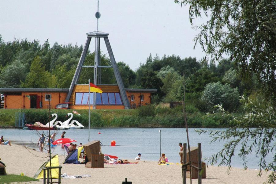 Hotel Garni & Oma'S Heuhotel 'Pension Zur Galerie' Barby Exteriör bild