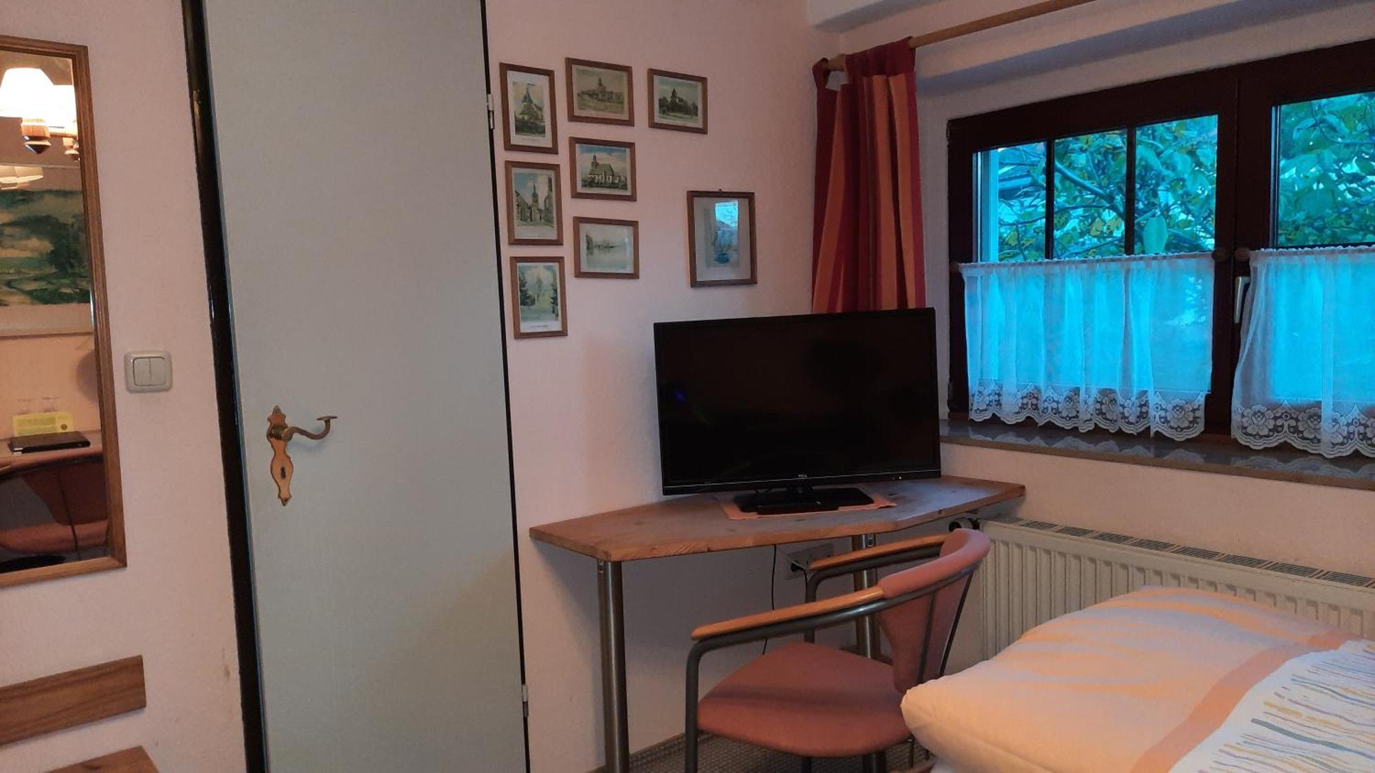 Hotel Garni & Oma'S Heuhotel 'Pension Zur Galerie' Barby Exteriör bild